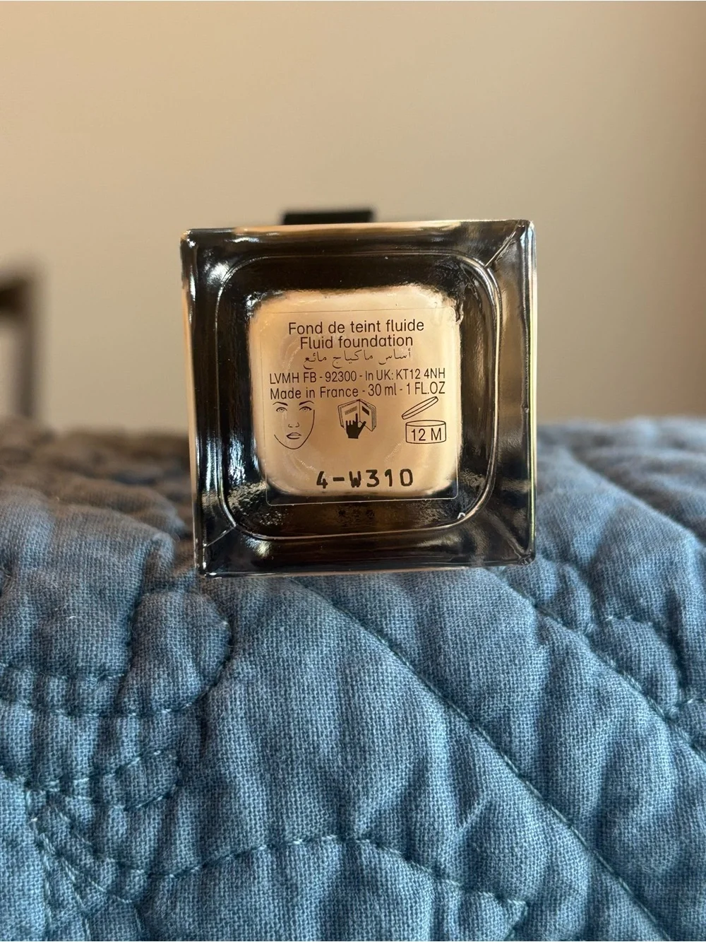 Givenchy Prisme Libre Skin-Caring Glow Foundation 4-W310 Medium Warm
